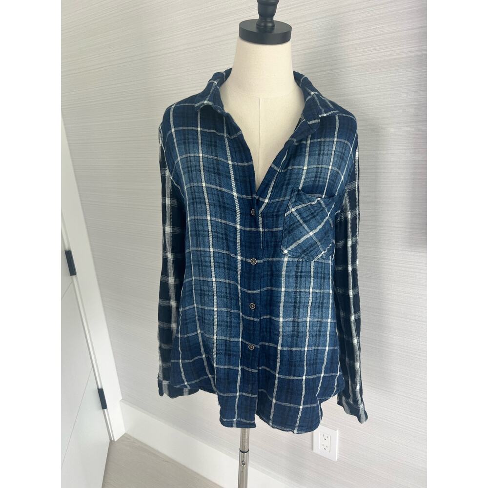 Cloth and Stone Flannel Long Sleeve. Denim and Navy color. Size large